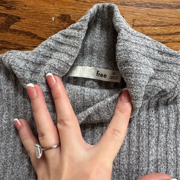 Wilfred Heather Gray Ribbed Turtleneck Sweater - Picture 3 of 3